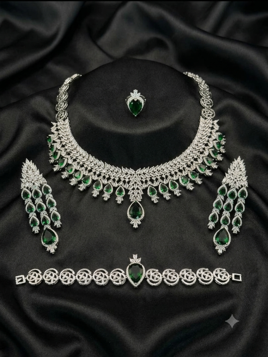 Parure de Haute Joaillerie Émeraude et Cristaux